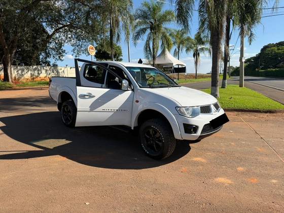 MITSUBISHI L200 TRITON 3.2 HPE 4X4 CD 16V TURBO INTERCOOLER DIESEL 4P AUTOMÁTICO